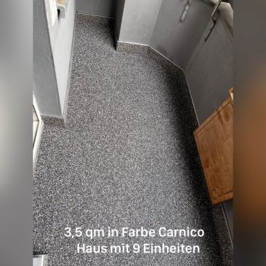 Bodenfläche in Farbe Granit, 3,5 qm, für ein Mehrfamilienhaus.